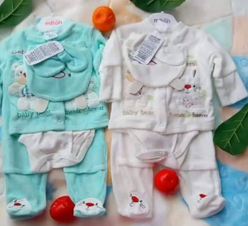 DoudouMama Kit Naissance chapeau gant pull barboteuse pantalon